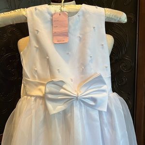 NWT Flower Girl / First Communion dress size 7/8. White/floor length.